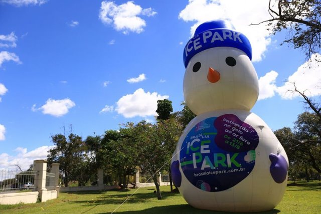 Brasília Ice Park oferece um mundo gelado e aconchegante às margens do lago Paranoá